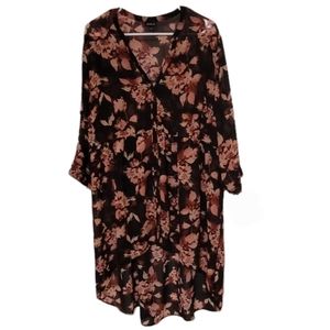 ✨️CLEARANCE✨️ Torrid size 2 semi-sheer high low floral top with roll up sleeves